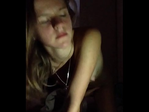 ❤️ Uma garota se masturba e se ejacula ️ Porno em nós ☑